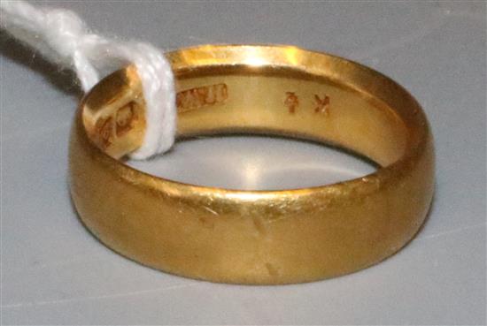 22ct gold wedding band